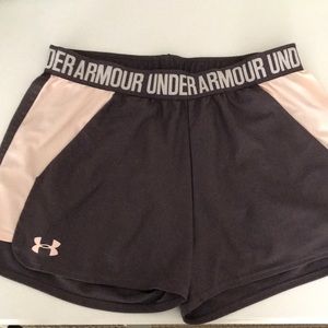 Women’s underarmour shorts size small